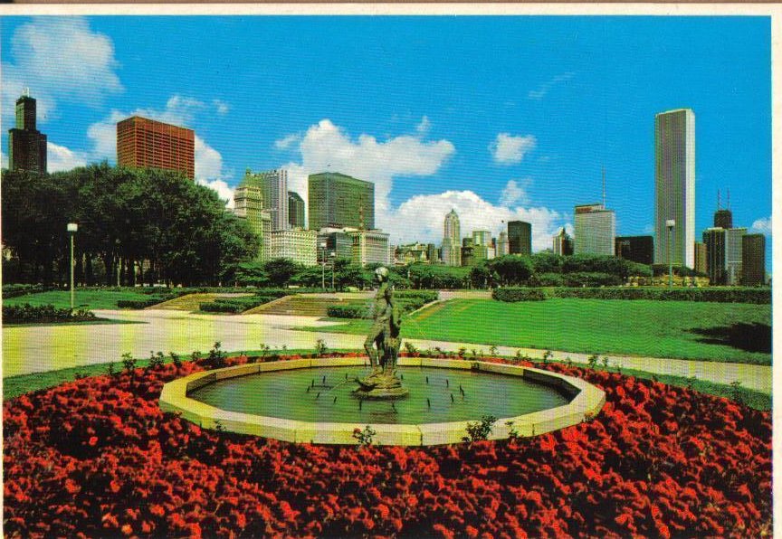 Grant Park and Skyline Chicago, Illinois Postcard