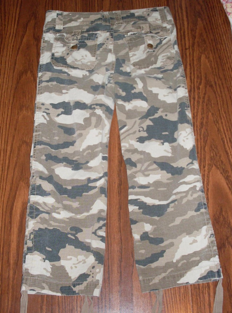 Girls Camouflage Capri Pants Size 10