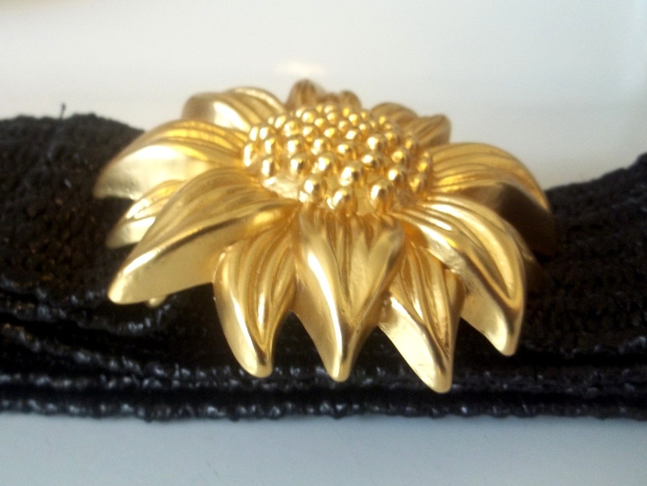Vintage Ladies Fashion Belt Heavy Golden Sunflower Black 32 x 2