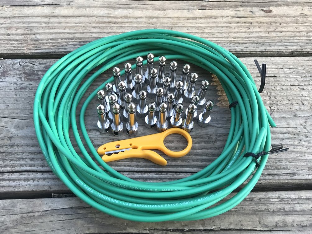 Image 0 of LAVA Cable Solder-Free Pedalboard Kit XXL - 30ft, 30 Right Angle Plugs GREEN
