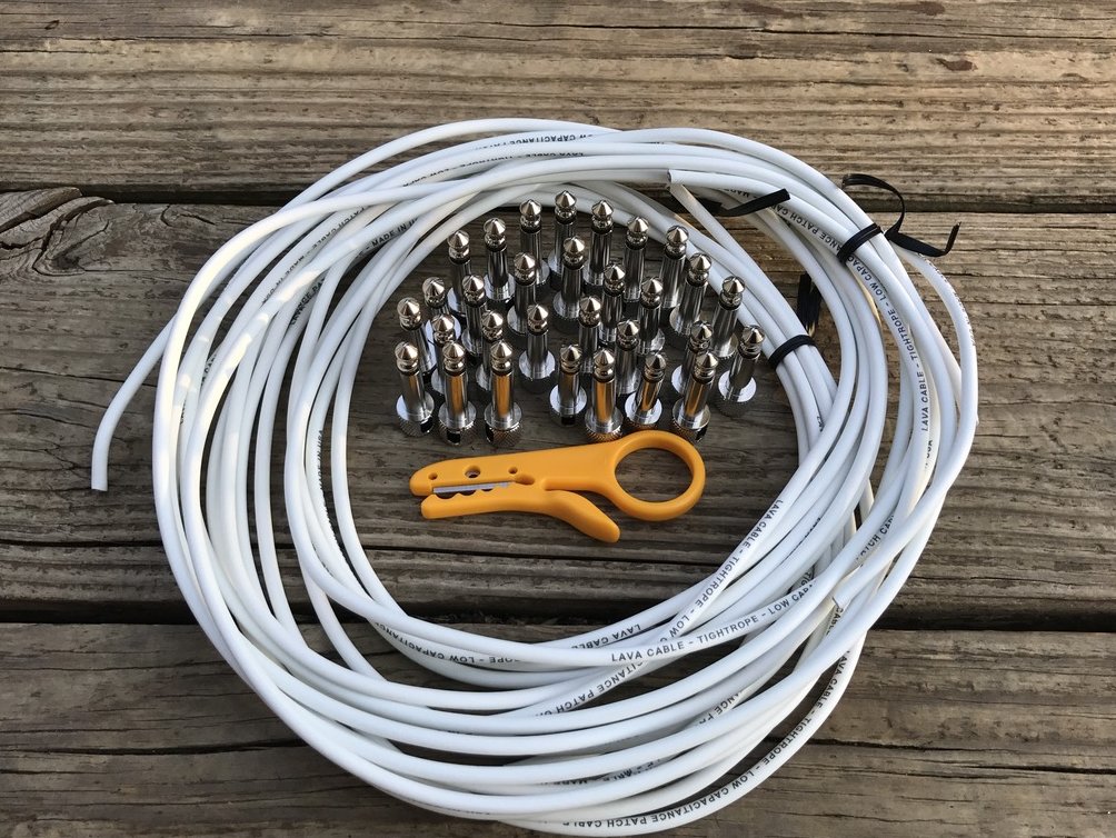 Image 0 of LAVA Cable Solder-Free Pedalboard Kit XXL - 30ft, 30 Right Angle Plugs WHITE